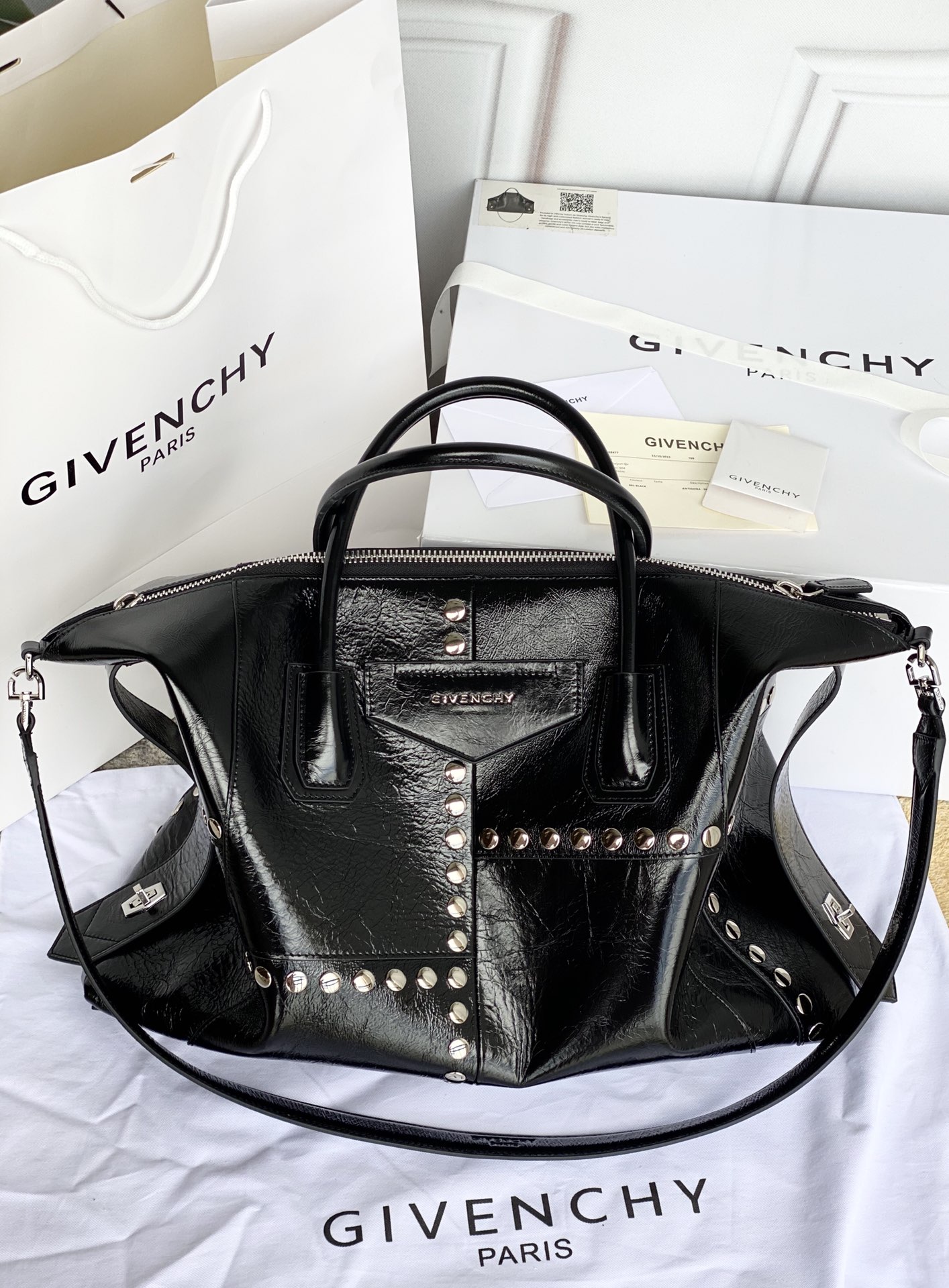 Gienvchy_Antigona_Soft_T